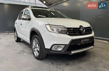 Хетчбек Renault Sandero StepWay 2019 в 