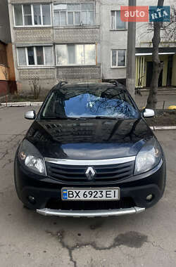 Внедорожник / Кроссовер Renault Sandero StepWay 2012 в Хмельницком