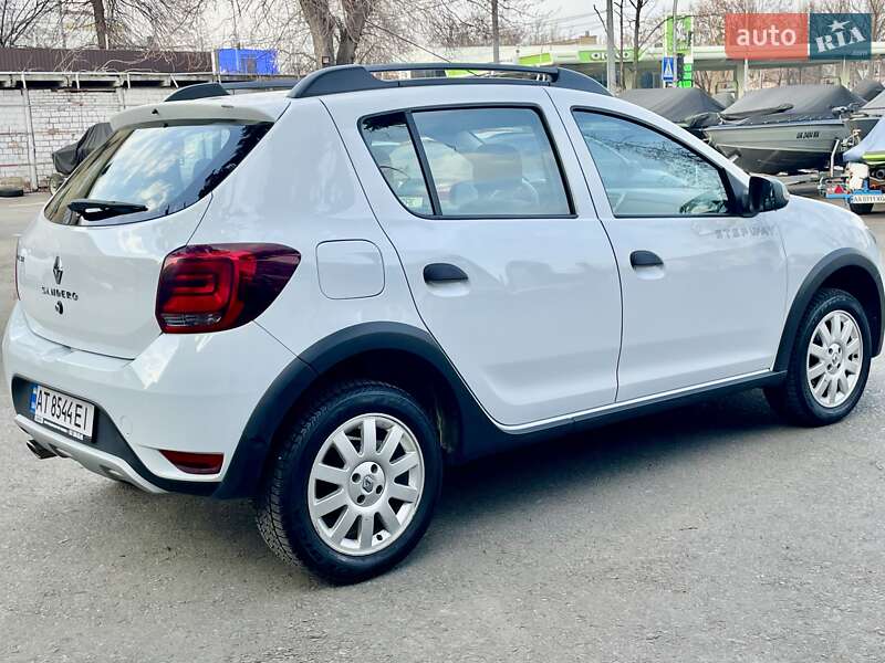 Хэтчбек Renault Sandero StepWay 2017 в Киеве
