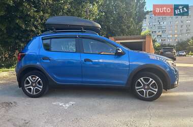 Хэтчбек Renault Sandero StepWay 2019 в 