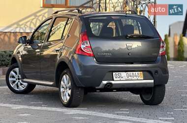 Внедорожник / Кроссовер Renault Sandero StepWay 2010 в 