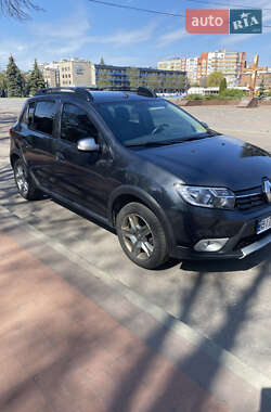 Хэтчбек Renault Sandero StepWay 2018 в 