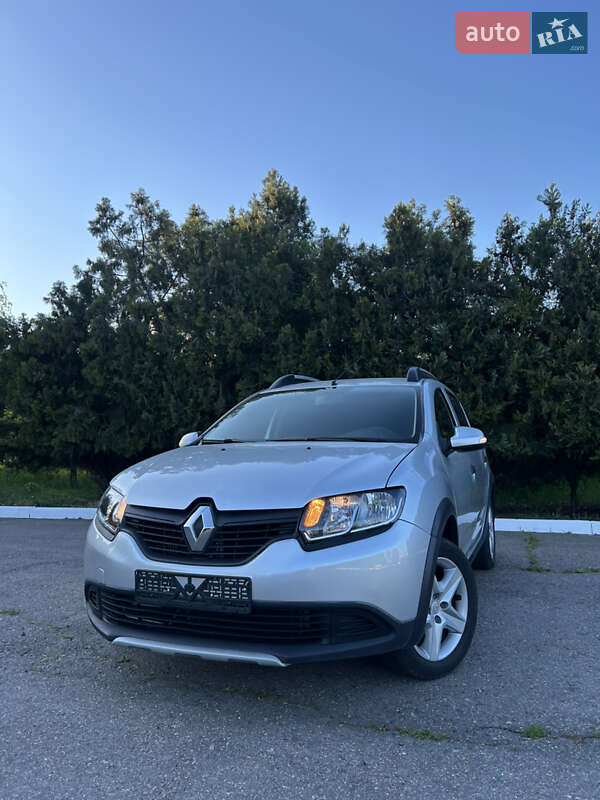 Внедорожник / Кроссовер Renault Sandero StepWay 2013 в 