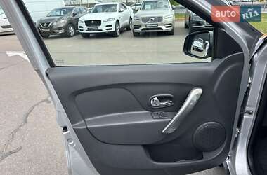 Внедорожник / Кроссовер Renault Sandero StepWay 2015 в 