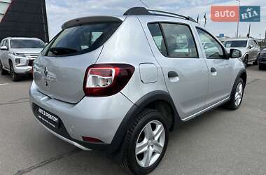 Внедорожник / Кроссовер Renault Sandero StepWay 2015 в 