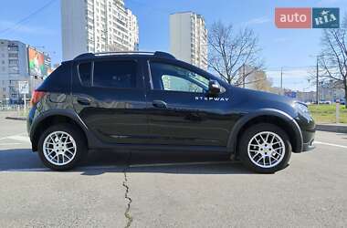 Позашляховик / Кросовер Renault Sandero StepWay 2013 в 