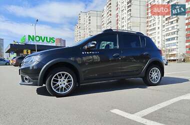 Позашляховик / Кросовер Renault Sandero StepWay 2013 в 