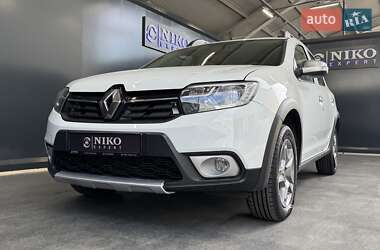 Хэтчбек Renault Sandero StepWay 2019 в 