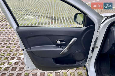 Хэтчбек Renault Sandero StepWay 2019 в 