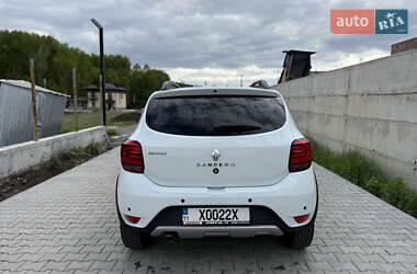 Хетчбек Renault Sandero StepWay 2019 в 