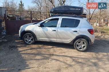 Хэтчбек Renault Sandero StepWay 2018 в 