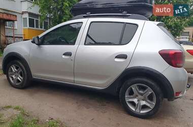 Хэтчбек Renault Sandero StepWay 2018 в 