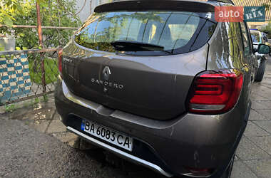 Хетчбек Renault Sandero StepWay 2019 в 