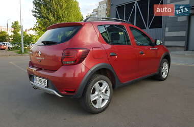 Хэтчбек Renault Sandero StepWay 2017 в 