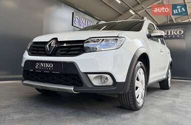 Хэтчбек Renault Sandero StepWay 2019 в 
