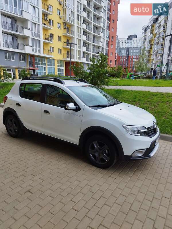 Хэтчбек Renault Sandero StepWay 2017 в Львове