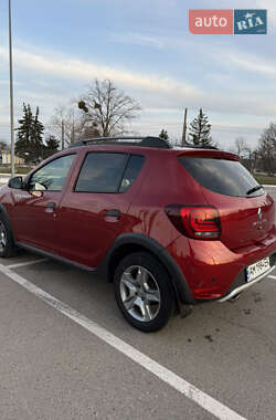Хэтчбек Renault Sandero StepWay 2020 в 