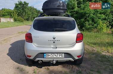 Хэтчбек Renault Sandero StepWay 2018 в 