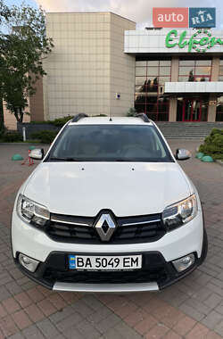 Хэтчбек Renault Sandero StepWay 2021 в 