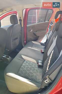 Внедорожник / Кроссовер Renault Sandero StepWay 2013 в 