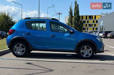 Хэтчбек Renault Sandero StepWay 2019 в 