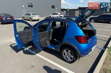 Хэтчбек Renault Sandero StepWay 2019 в 