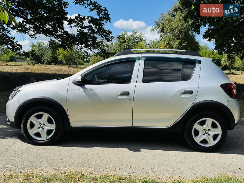 Внедорожник / Кроссовер Renault Sandero StepWay 2015 в Ромнах