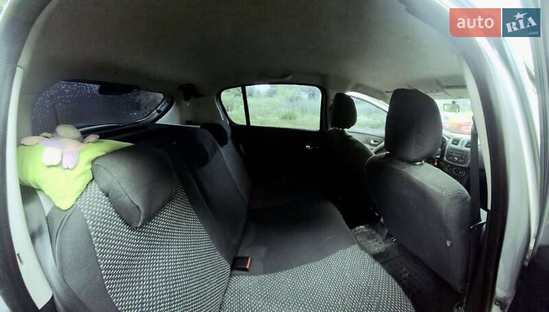 Позашляховик / Кросовер Renault Sandero StepWay 2015 в Умані фото 4 Позашляховик / Кросовер Renault Sandero StepWay 2015 в Умані