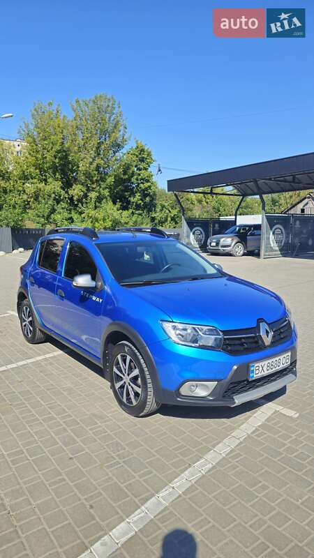 Хэтчбек Renault Sandero StepWay 2019 в 