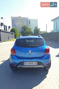 Хэтчбек Renault Sandero StepWay 2019 в 