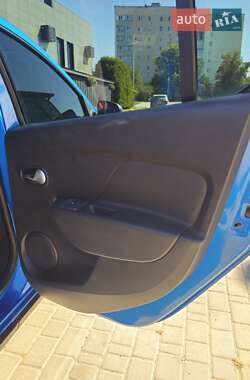 Хэтчбек Renault Sandero StepWay 2019 в 