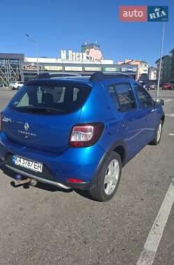 Хэтчбек Renault Sandero StepWay 2013 в 