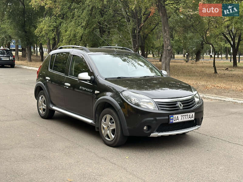 Внедорожник / Кроссовер Renault Sandero StepWay 2012 в 