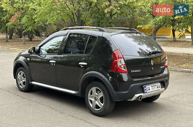 Внедорожник / Кроссовер Renault Sandero StepWay 2012 в 