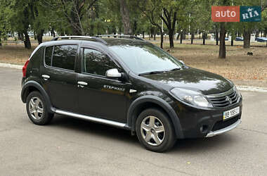 Внедорожник / Кроссовер Renault Sandero StepWay 2012 в 