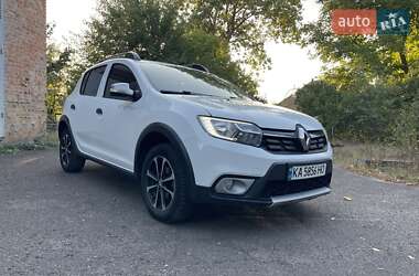Хэтчбек Renault Sandero StepWay 2018 в 