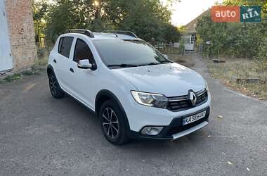 Хэтчбек Renault Sandero StepWay 2018 в 