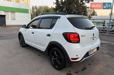 Хэтчбек Renault Sandero StepWay 2019 в 