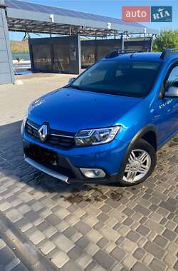 Хэтчбек Renault Sandero StepWay 2016 в 