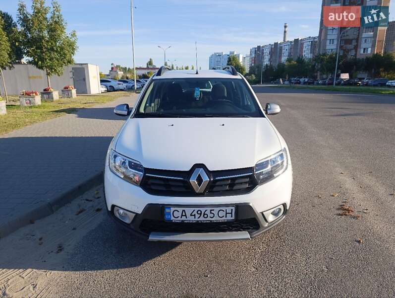 Хэтчбек Renault Sandero StepWay 2019 в 