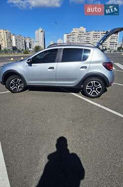 Хэтчбек Renault Sandero StepWay 2020 в 