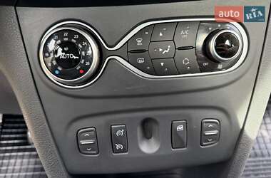 Хэтчбек Renault Sandero StepWay 2019 в 