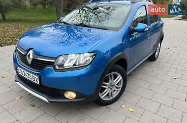Хэтчбек Renault Sandero StepWay 2016 в 