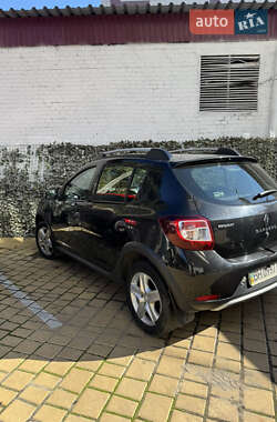 Позашляховик / Кросовер Renault Sandero StepWay 2013 в 