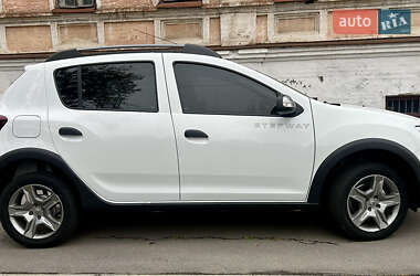 Хэтчбек Renault Sandero StepWay 2020 в 