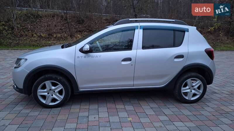 Хэтчбек Renault Sandero StepWay 2016 в Тернополе фото 2 Хэтчбек Renault Sandero StepWay 2016 в Тернополе