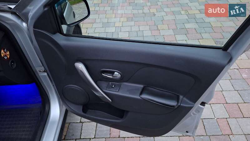 Хэтчбек Renault Sandero StepWay 2016 в Тернополе фото 20 Хэтчбек Renault Sandero StepWay 2016 в Тернополе