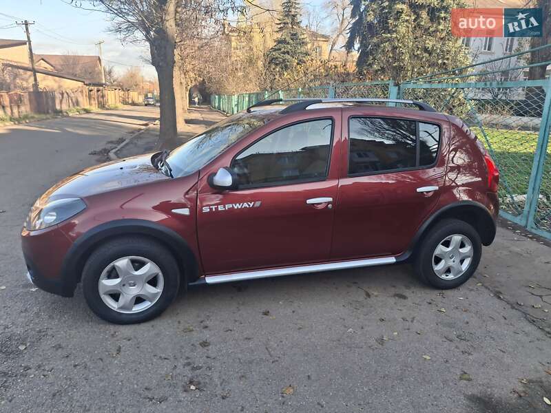 Внедорожник / Кроссовер Renault Sandero StepWay 2011 в Кривом Роге
