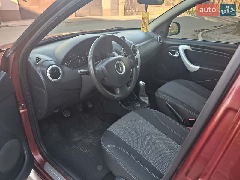 Внедорожник / Кроссовер Renault Sandero StepWay 2011 в Кривом Роге