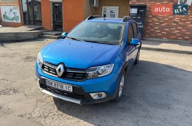 Внедорожник / Кроссовер Renault Sandero StepWay 2016 в Сарнах